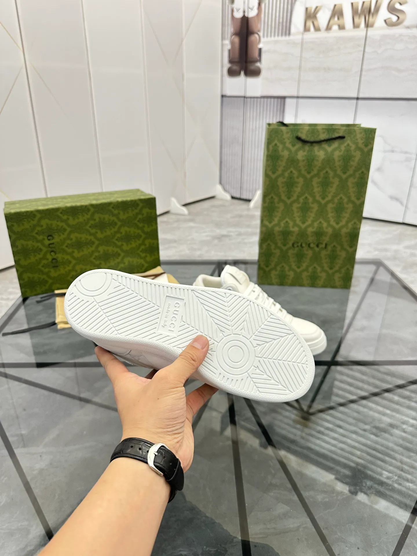 Selling men's shoes 💰: 💰P560¥ Top quality Product trademark: Gucci* "Gucci*" low-top casual shoes Regular size: 38-44 (can be customized to 45.46.) Product material: imported first-layer cowhide leather upper, breathable lining, original outsole. No.: 004
